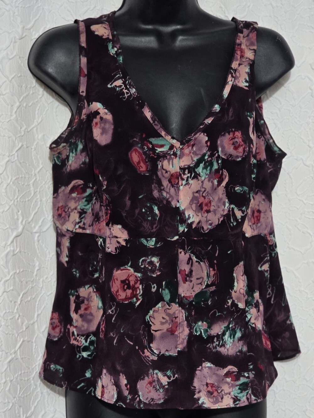 Liz Claiborne Axcess Sleeveless Plum Floral Top Blouse V-Neck Womens Size 12
